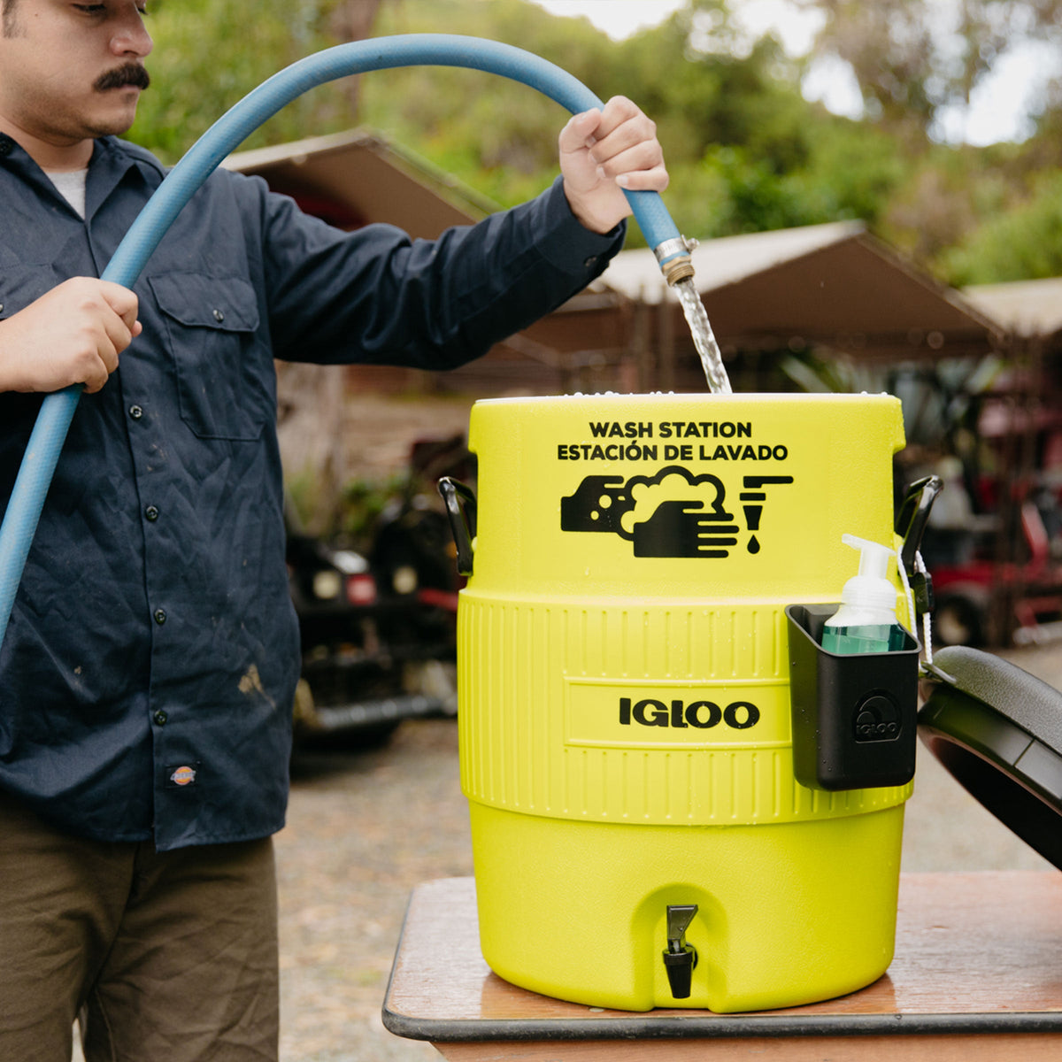 5-gallon-handwash-station-y8 00042260_lifestyle1.jpg