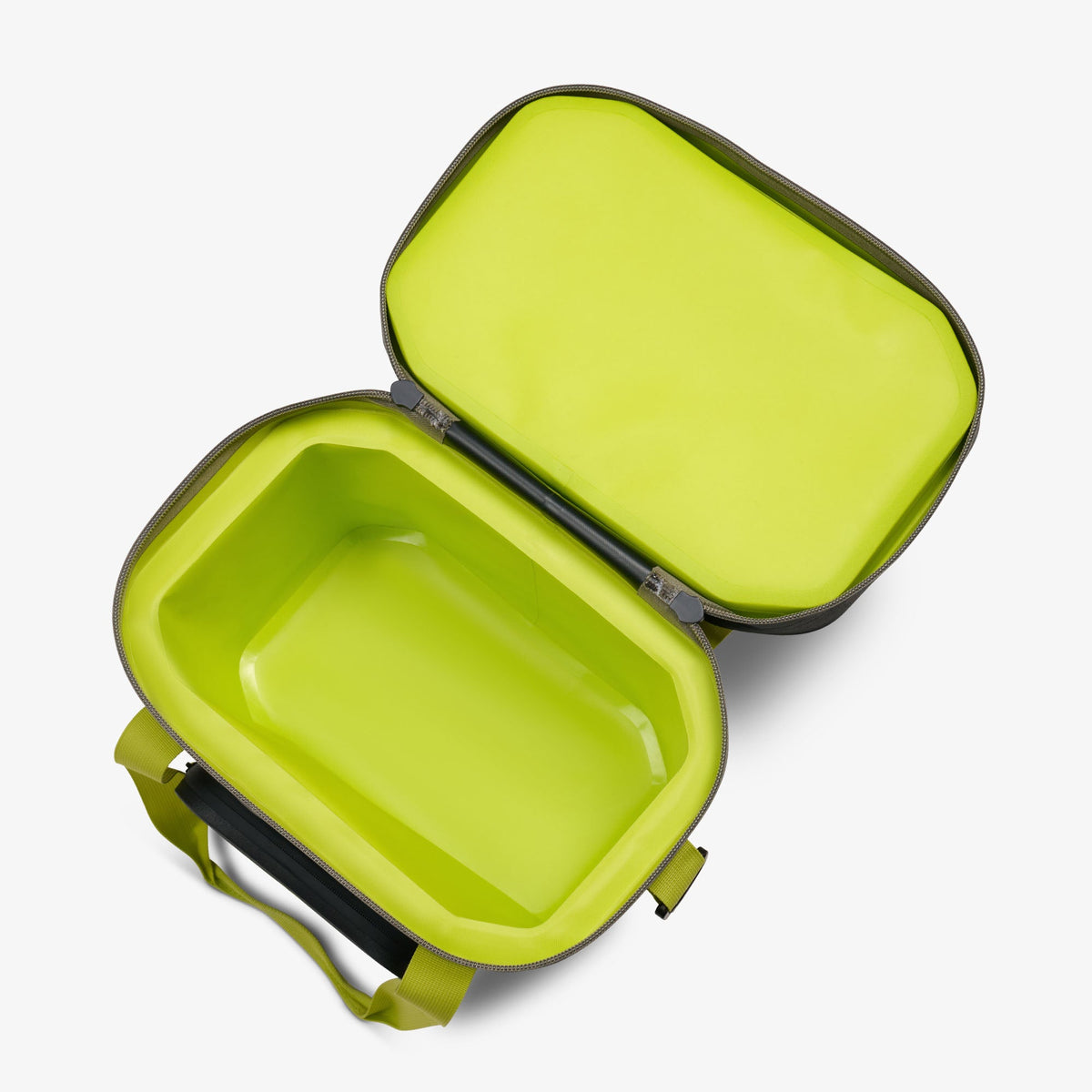 trailmate-18-can-cooler-bag-z9 00066772-O2.jpg