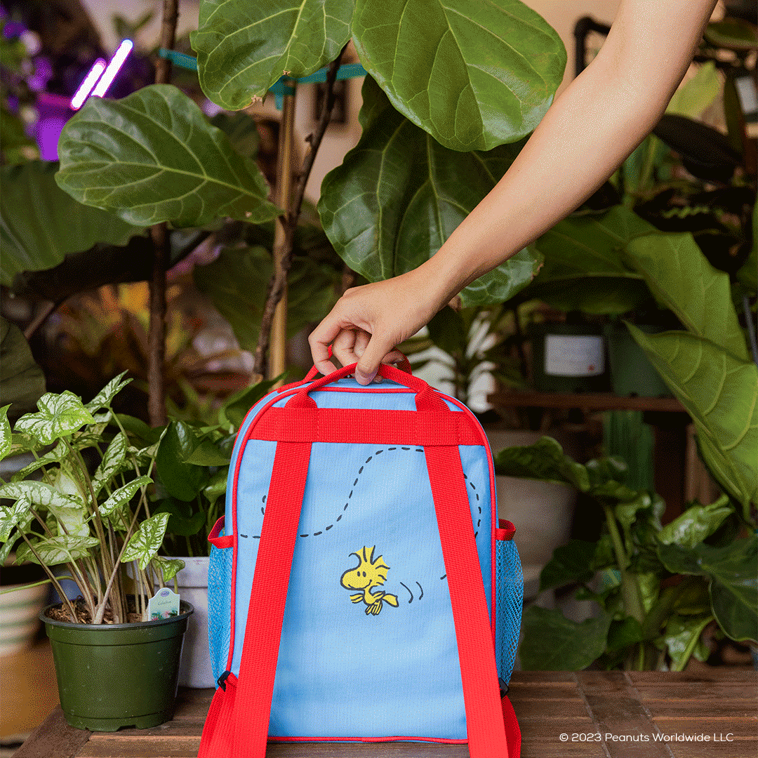 snoopy-mini-convertible-backpack-cooler-t8 Peanuts_Part_2_NATIVE_PDP_Backpack.gif